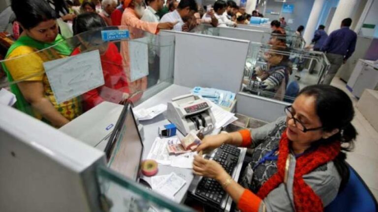 83812-bank-reuters