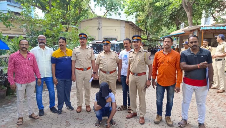 Dindoshi-police-solved-robbery-case-in-Just-24-hours-and-arrested-accused-from-Indore_11zon