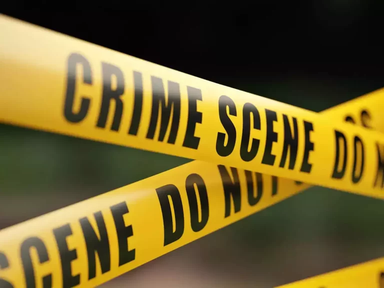 Mumbai Crime : Air hostess found dead in Mumbai flat, cleaner arrested