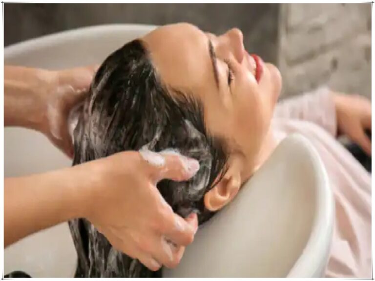 Hyderabad-woman-beauty-parlour-stroke-salon-hair-wash