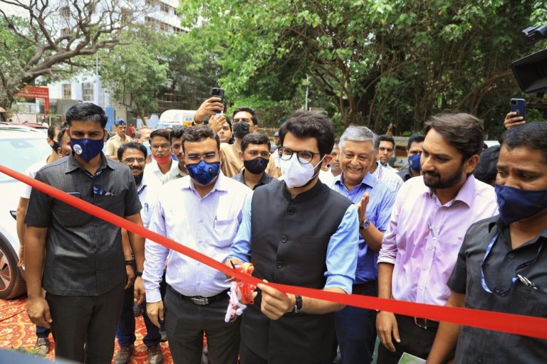 New-electric-charging-station-inaugurated-at-worli-haji-ali_11zon