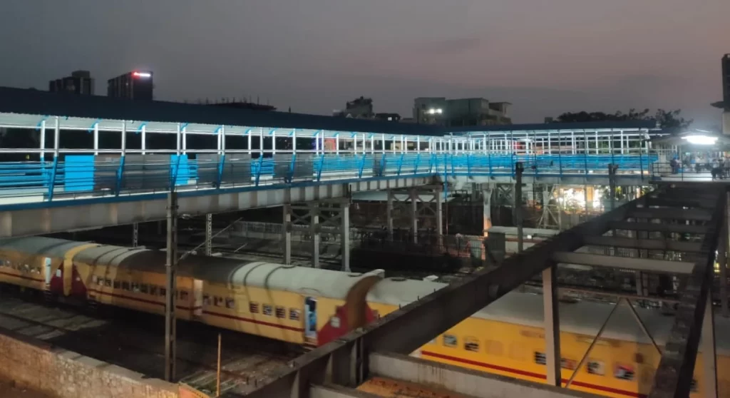 Western Railway commissions new Foot Over Bridge at Charni road station