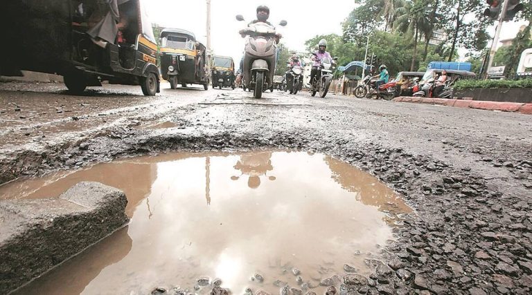 Potholes-killed-couple-in-Borivali-western-highway_11zon