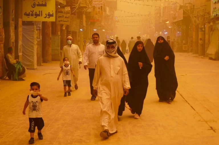 Sandstorm-causes-panic-in-Iraq-more-than-4000-people-hospitalised