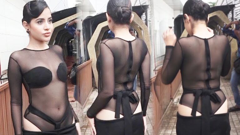 Urfi-Javed-gave-a-befitting-reply-to-trolls