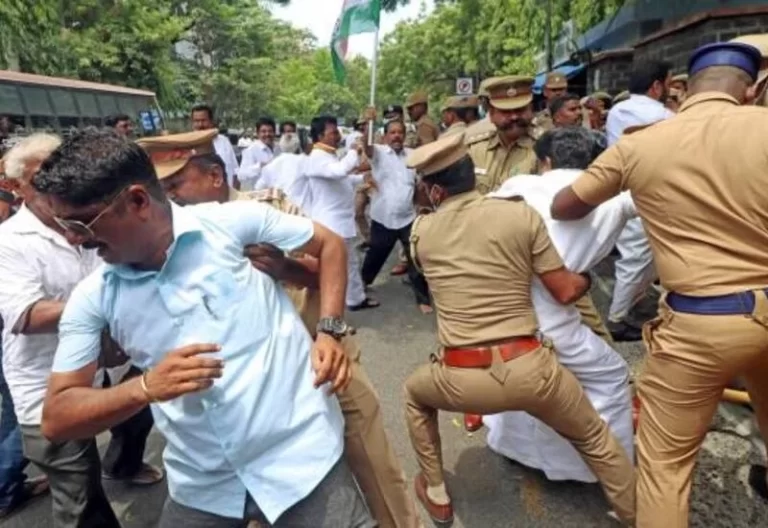 X-finance-minister-pChidambaram-had-facture-during-agitation-at-Delhi