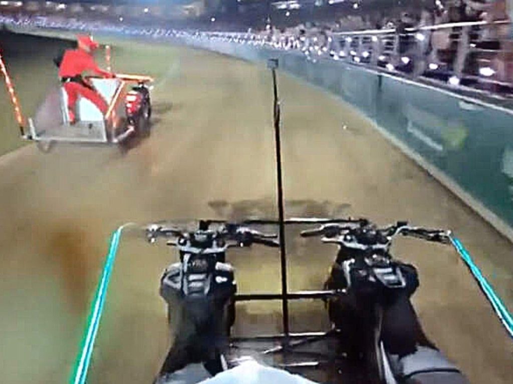 australia-motorcycle-chariot-racing-