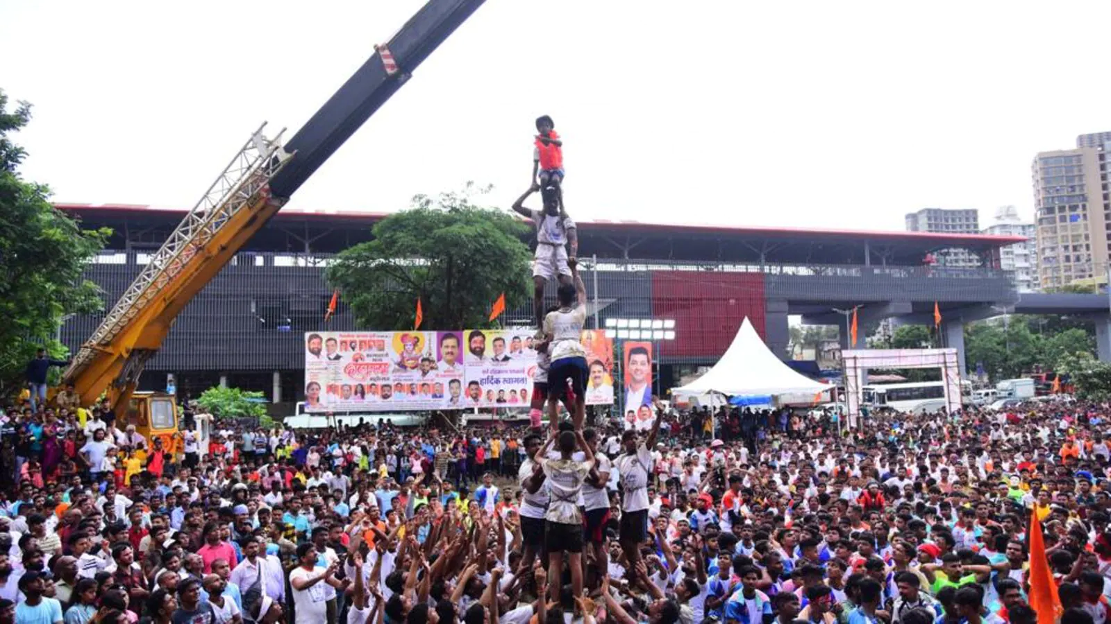 મુંબઈમાં દહીંહાંડી દરમિયાન પ્રથમ મોત- આ કેસમાં વિલેપાર્લે પોલીસે આયોજકની કરી ધરપકડ- જાણો વિગતે 