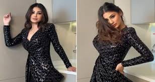 નાગિન ફેમ મૌની રોયે શેર કરી બોલ્ડ તસવીરો, બ્લેક કલરના શોર્ટ ડ્રેસમાં આવી નજર ; જુઓ તસ્વીરો