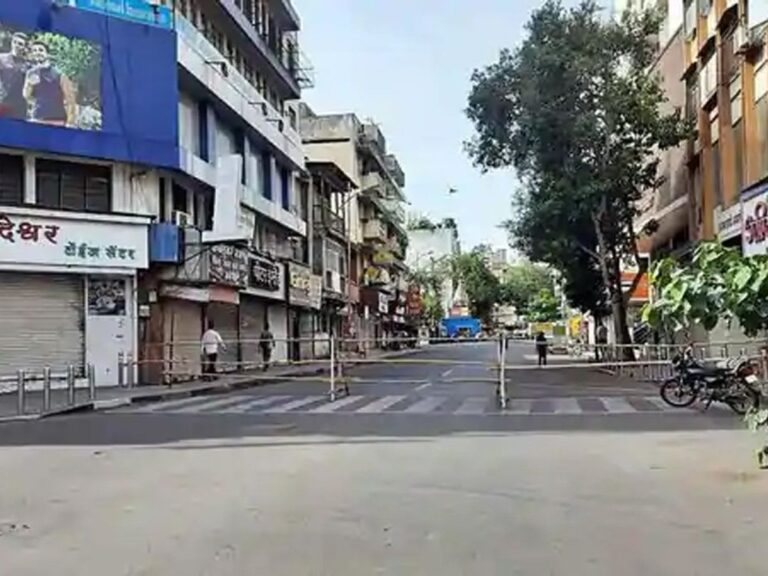 Lockdown-like situation in "Gas Chamber" Kochi after waste plant fire