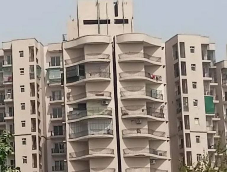 parents left toddler alone at home