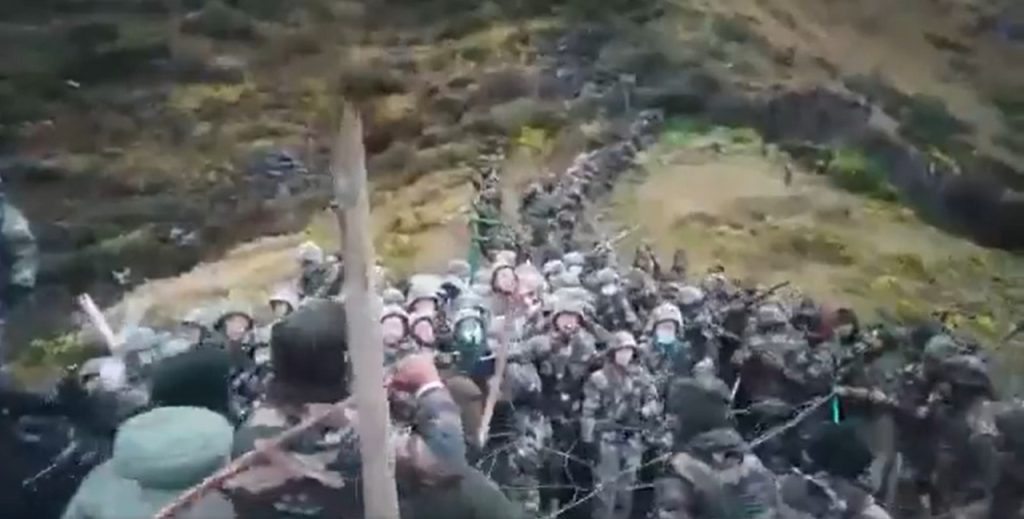 Indian troops threshes chinese troops at border