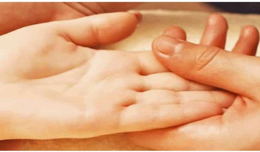 These palm lines point to getting rich soon