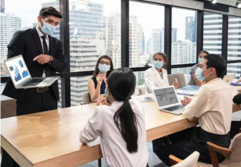 Touching a female employee jokingly cost the manager dear, had to pay Rs 90 lakh