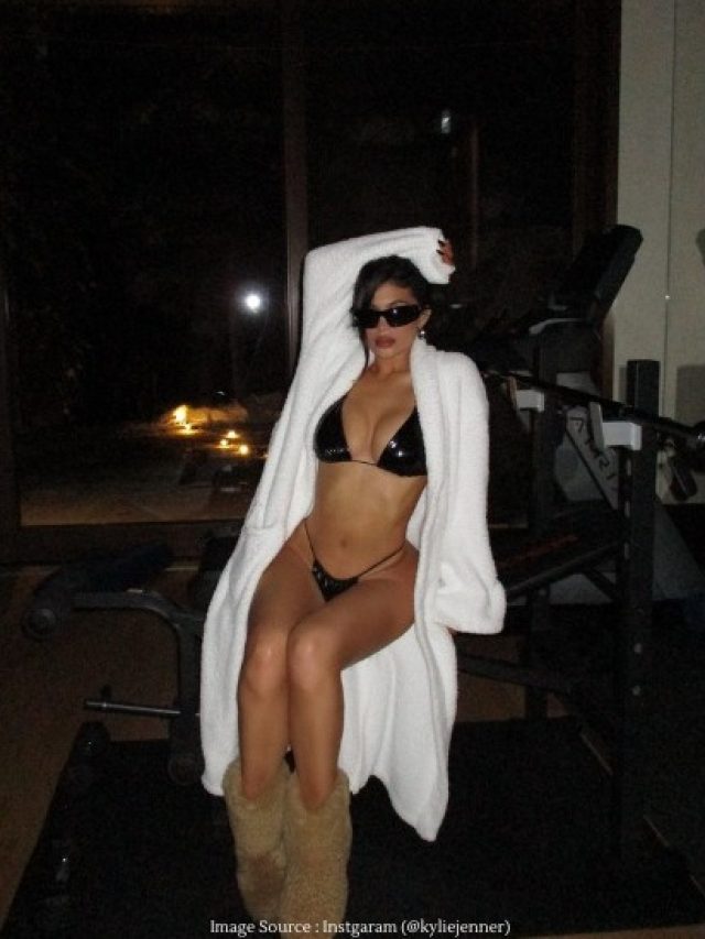 kylie jenner share hot bikini photos on social media