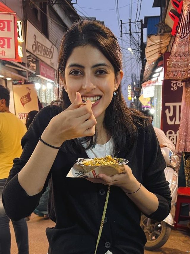 navya naveli nanda enjoying street food in bhopal