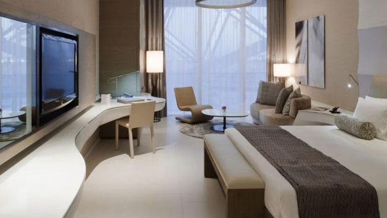 Railways is providing the facility of staying in a '5 star hotel room' for 20 rupees