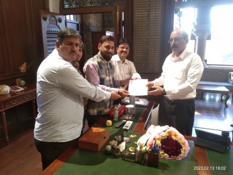 Cait met DG for suspension of police officer