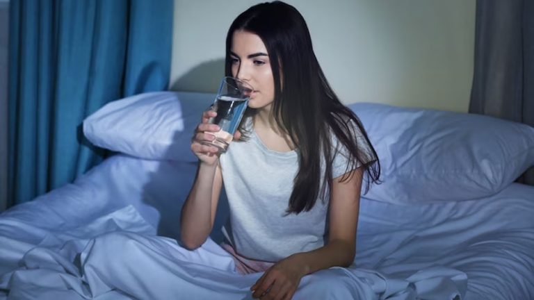 Mid Night Thirst-Feeling very thirsty in the middle of the night, know how relax your throat