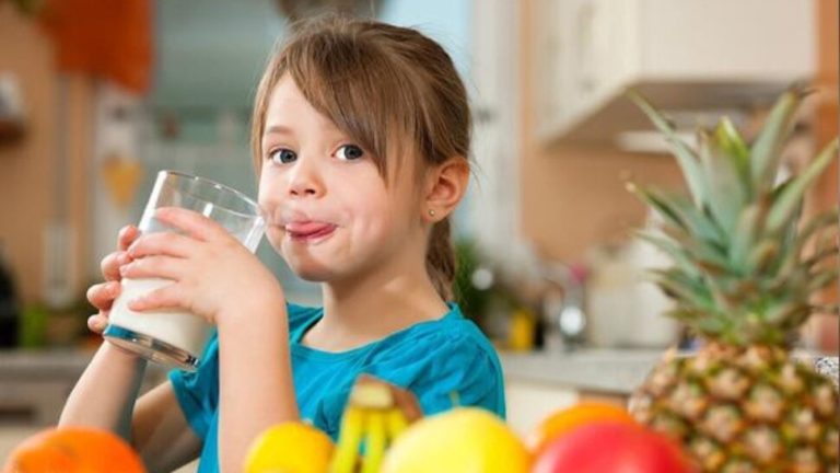 Parenting Tips: Do Not give these things mized up with milk to your kid Parenting Tips: Do Not give these things mized up with milk to your kid