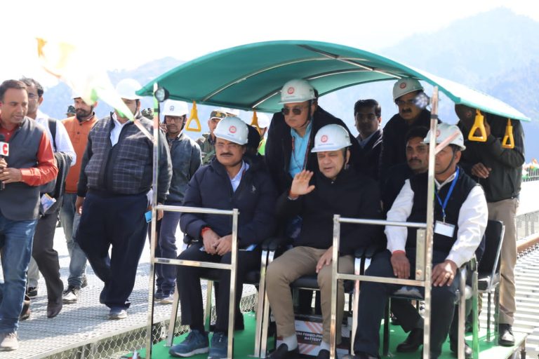 Railway Minister Shri Ashwini Vaishnaw visits Chenab Bridge in Kashmir Valley Railway Minister Shri Ashwini Vaishnaw visits Chenab Bridge in Kashmir Valley