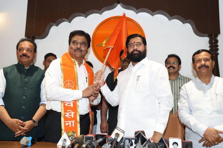 Setback to Uddhav Thackeray as former minister Deepak Sawant joins Eknath Shinde-led Shiv Sena