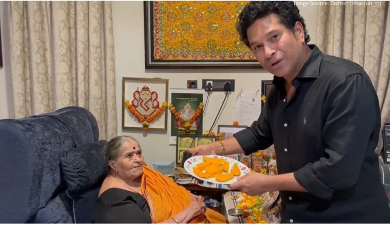 WATCH | Sachin Tendulkar Enjoys Season's First Mango With His Mother in Heartwarming Video