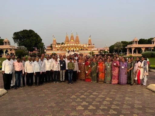 This charitable trust made 60 elders travel to different places of pilgrimage This charitable trust made 60 elders travel to different places of pilgrimage
