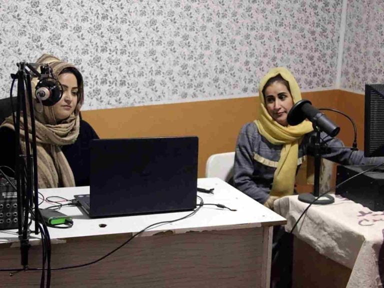 તાલિબાન શાસનમાં ફરી દબાવવામાં આવ્યો મહિલાઓનો અવાજ, એકમાત્ર મહિલા રેડિયો સ્ટેશન બંધ કર્યું તાલિબાન શાસનમાં ફરી દબાવવામાં આવ્યો મહિલાઓનો અવાજ, એકમાત્ર મહિલા રેડિયો સ્ટેશન બંધ કર્યું