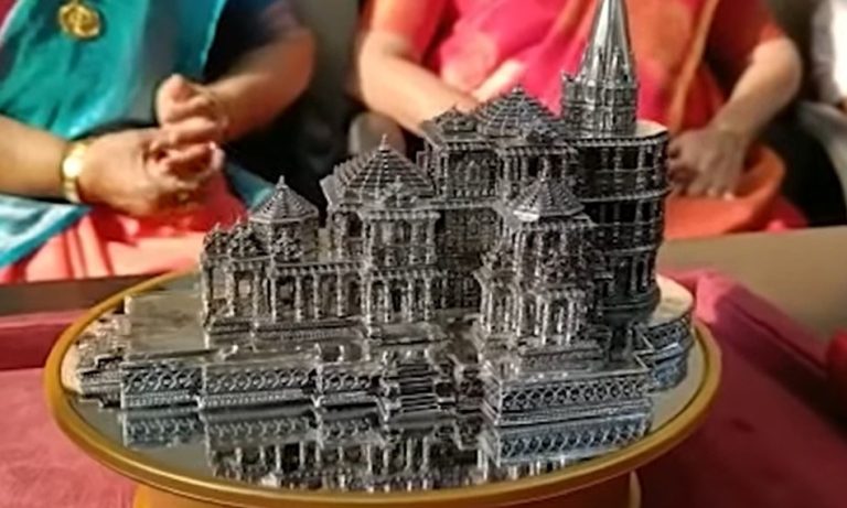 Manohar Tukaram Dhomne Jewellers made silver replica of Ayodhya Ram Temple in Wardha