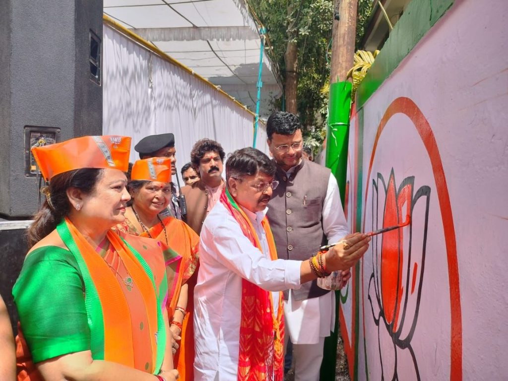 Badly dressed girls look like Shurpanakha, says BJP leader Kailash Vijayvargiya