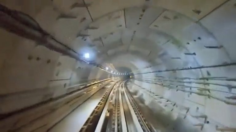 Metro Passes Under Hooghly River In Kolkata And Reaches Howrah Metro Passes Under Hooghly River In Kolkata And Reaches Howrah