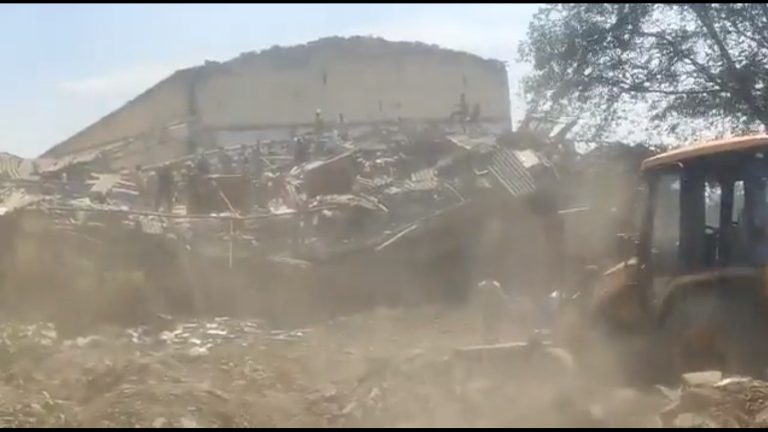 ભિવંડીમાં 2 માળની ઈમારત થઇ ધરાશાયી, 15 થી 20 લોકો ફસાયા હોવાની આશંકા, બચાવ કામગીરી ચાલુ. જુઓ વીડિયો