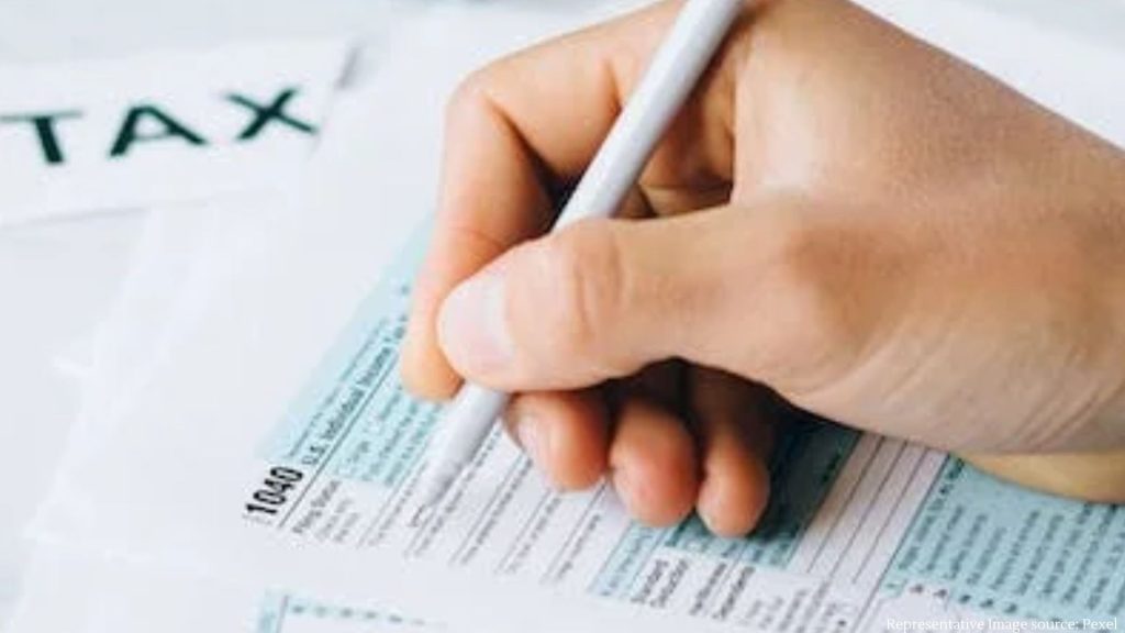 How much income tax you will have to pay in new and old tex regime