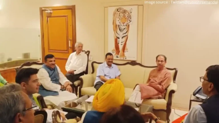 Arvind Kejriwal Meets Uddhav Thackeray Arvind Kejriwal Meets Uddhav Thackeray