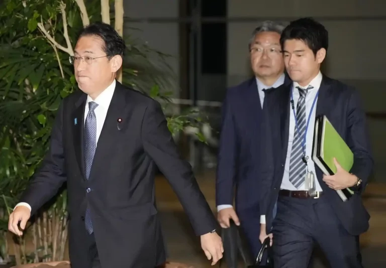 Japan PM’s son to resign after public outrage over private party at official residence Japan PM's son to resign after public outrage over private party at official residence