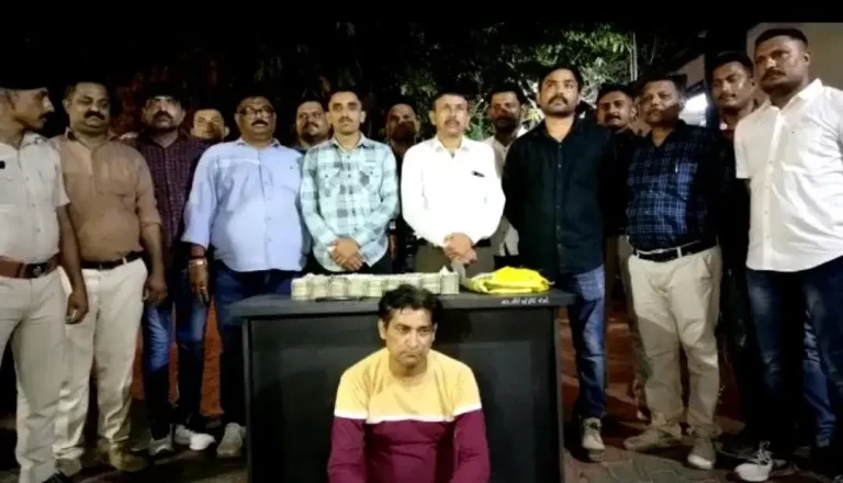 Rs 45 lakh looted from angadia employee Rs 45 lakh looted from angadia employee