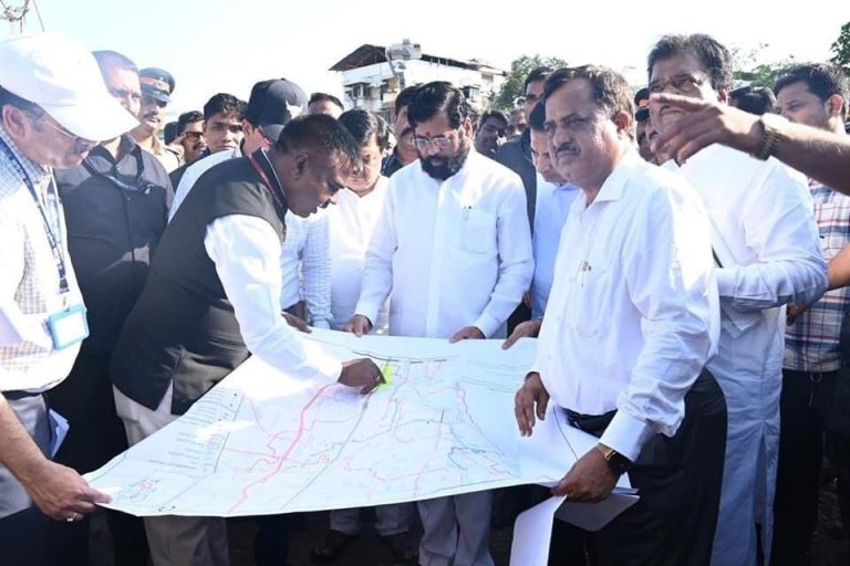 how helpline for cleaning nalla of Mumbai, launched by CM of Maharasthra how helpline for cleaning nalla of Mumbai, launched by CM of Maharasthra