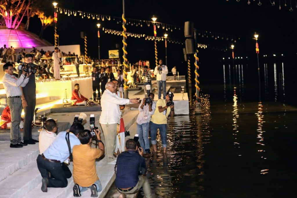 Narmada Team Gujarat including CM Bhupendra Patel participated in Narmada Aarti