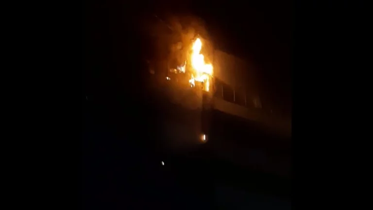 Mumbai: Fire breaks out in Swastik Chamber in Chembur Mumbai: Fire breaks out in Swastik Chamber in Chembur