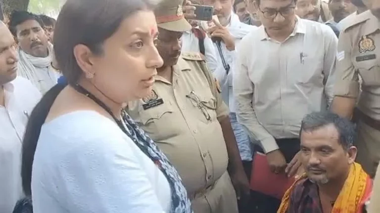 Big lapse in security of Union Minister Smriti Irani_11zon Big lapse in security of Union Minister Smriti Irani