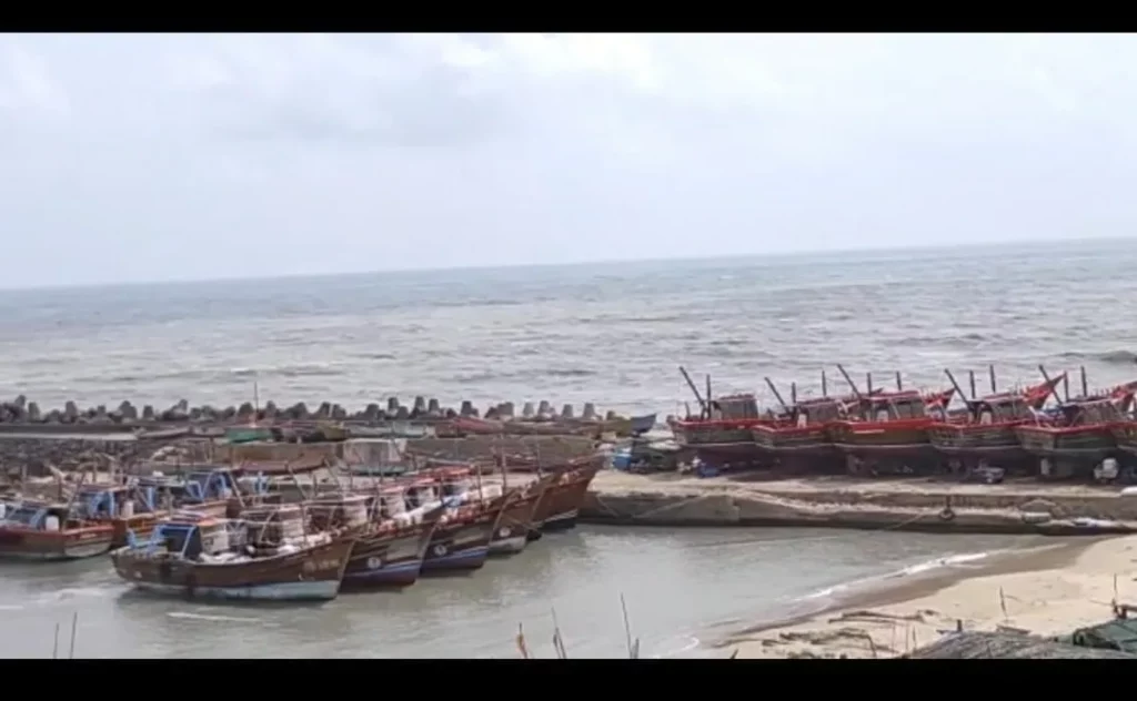 Biparjoy Cyclone Mangrol 340 Cr Rupees loss of newly made jetty