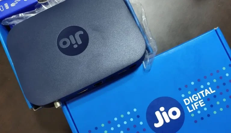 Jio Fiber Delivers High-Speed Internet with Complimentary Netflix Subscription, Saving Your OTT Expenses, Users Say_11zon_11zon Jio Fiber Delivers High-Speed Internet with Complimentary Netflix Subscription, Saving Your OTT Expenses, Users Say