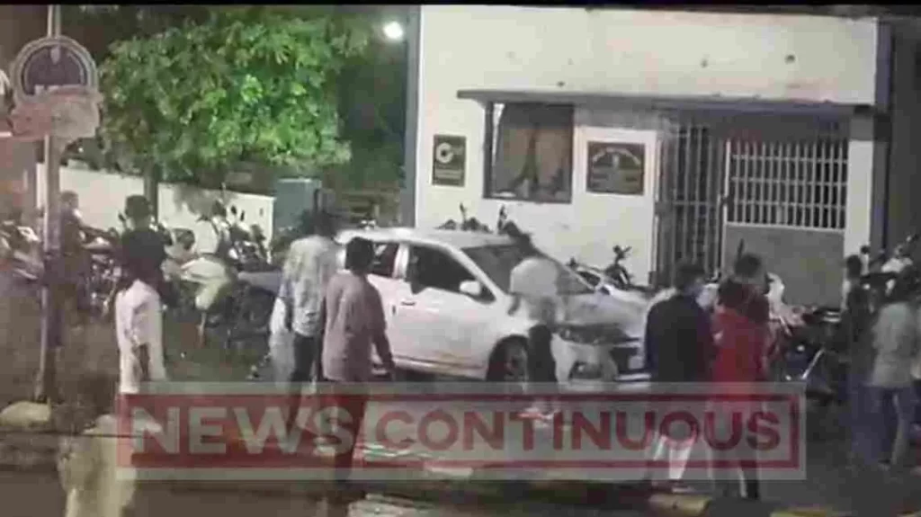 Junagadh News : Viral video of Mob throwing stones at police