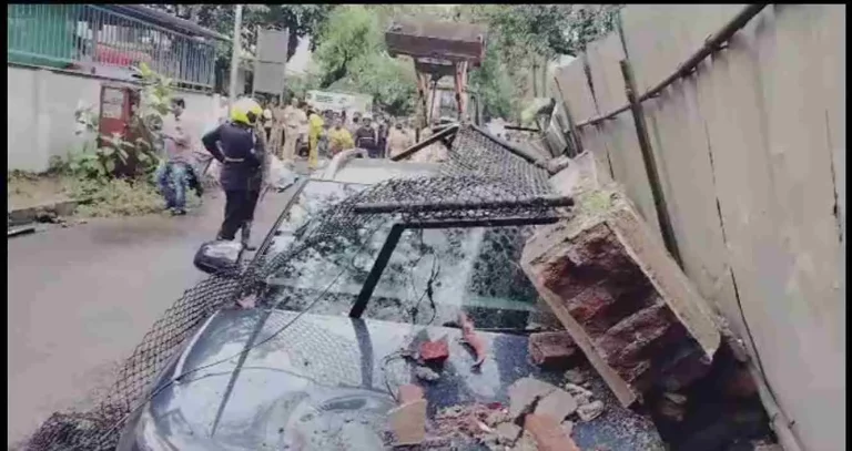 Mumbai Accident: Building accident in Ghatkopar... Two people have died trapped under the debris.