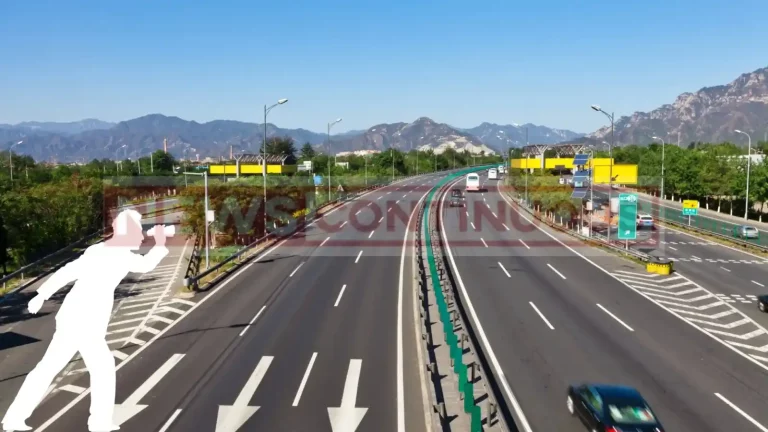 Yamuna Expressway : Panic among robbers on Yamuna Expressway, police sit on trees and keep an eye on everything