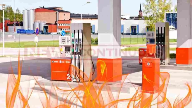 Petrol pump fire at Nagpur : Mobile rings and catches fire in petrol Petrol pump fire at Nagpur : Mobile rings and catches fire in petrol