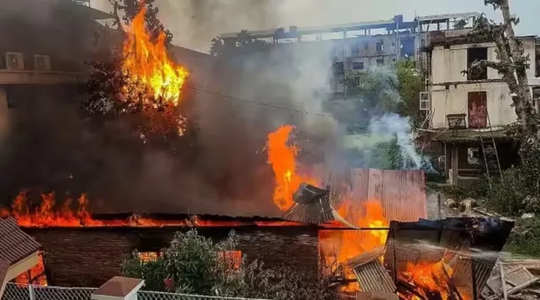 Mobs set houses on fire, also targeted security forces’ buses in Manipur’s Moreh Mobs set houses on fire, also targeted security forces' buses in Manipur's Moreh