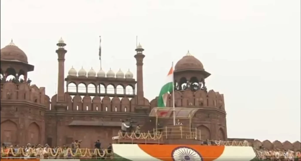 Independence Day: In his Independence Day speech, the Prime Minister paid tribute to all the great people who participated in India's freedom struggle.