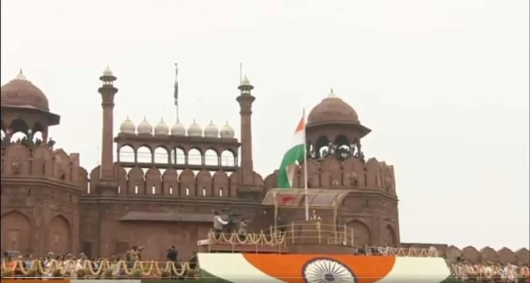 Independence Day: In his Independence Day speech, the Prime Minister paid tribute to all the great people who participated in India's freedom struggle.